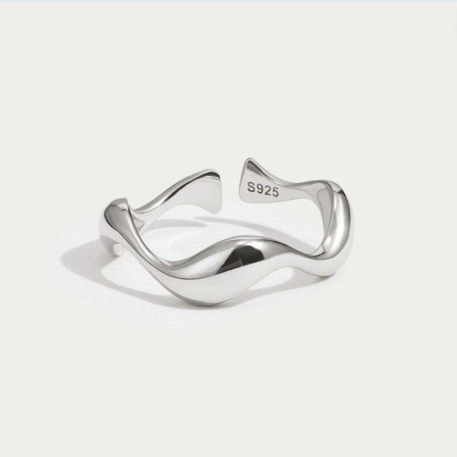 Ariana | Wave Ring in Silver