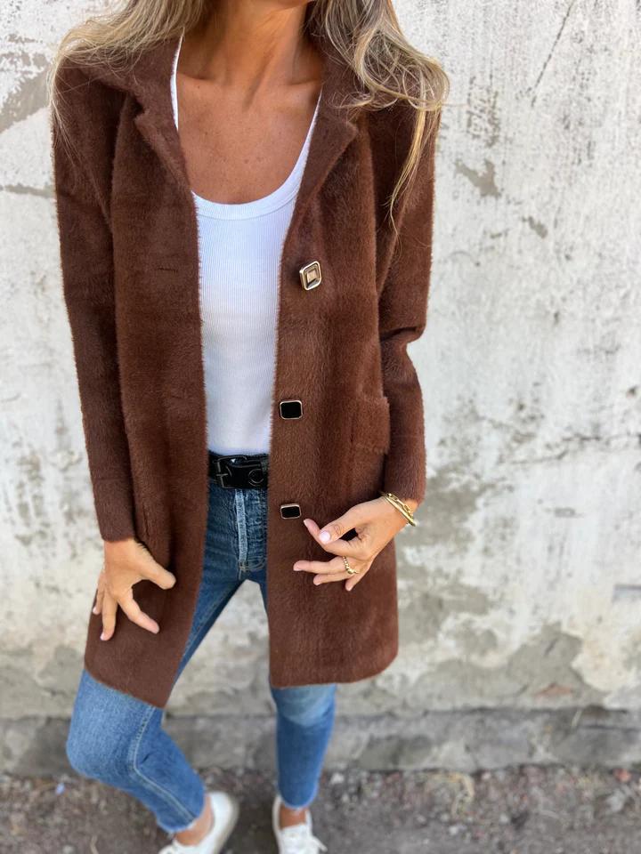 Gwendolyn | Elegant, Coarse Coat