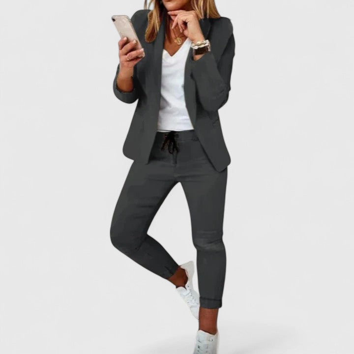 Everly | Sophisticated Suit