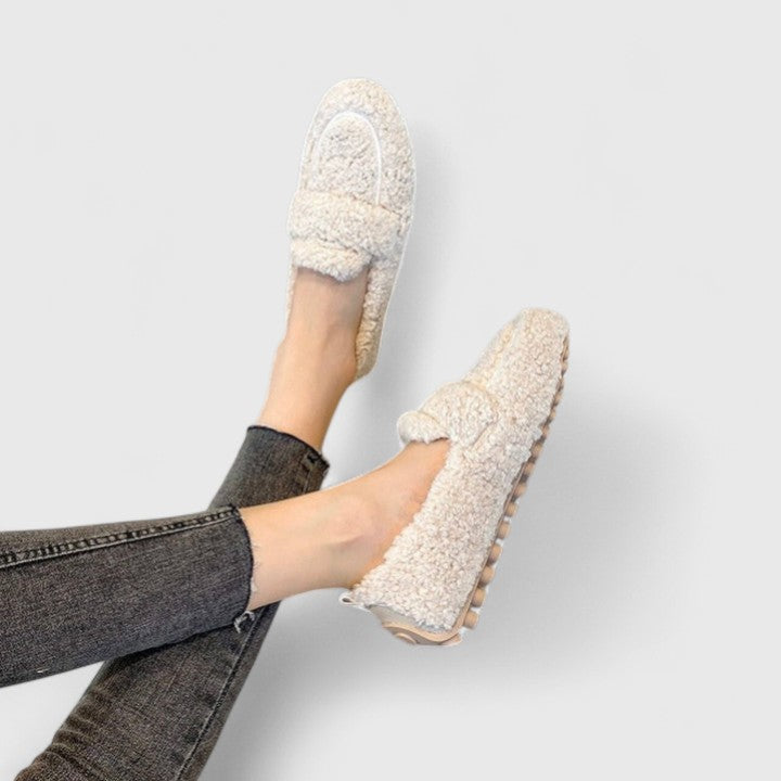 Charity | Warm slippers with elegant design
