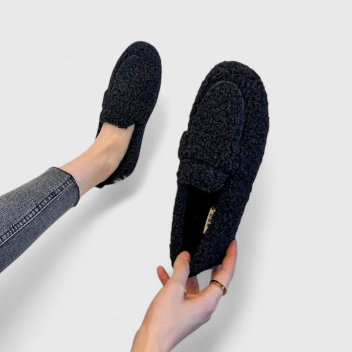 Charity | Warm slippers with elegant design