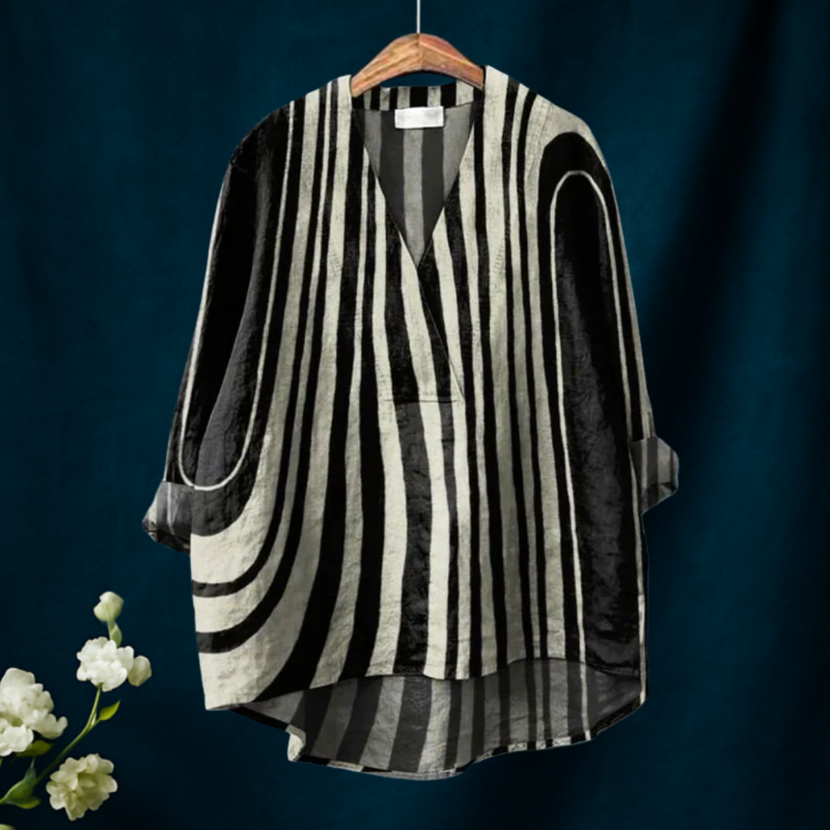 Cay | Women's Black and White Ripples Print Casual V-neck Shirt