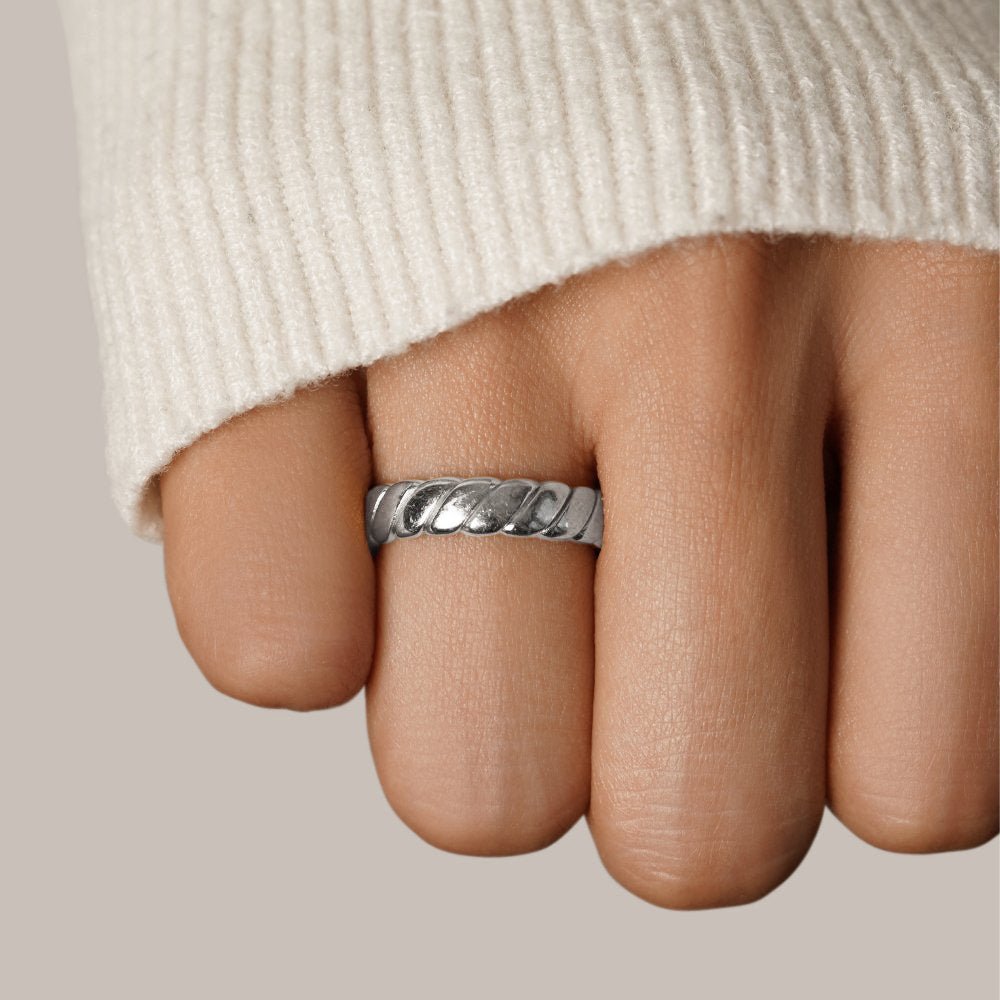 Jemma | Twisted Infinity Silver Ring Calira