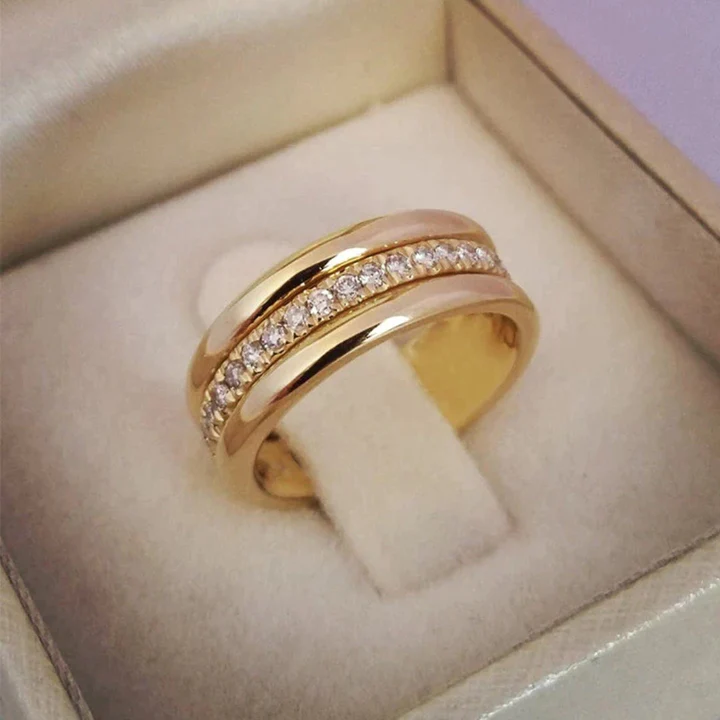 Sarah | Vintage Ring with Framed Zirconia