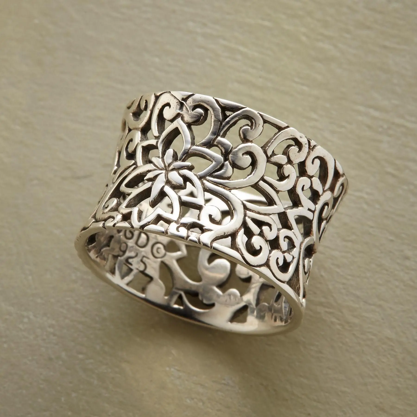 Precy | Vintage Hollow Silver Ring