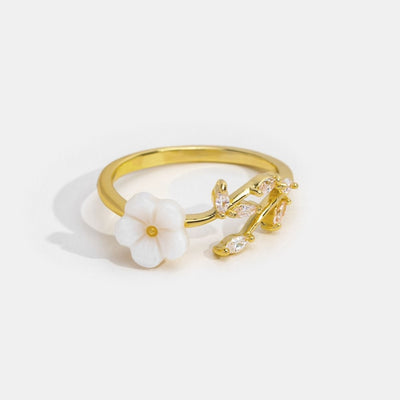 Rizz | White Flower Ring