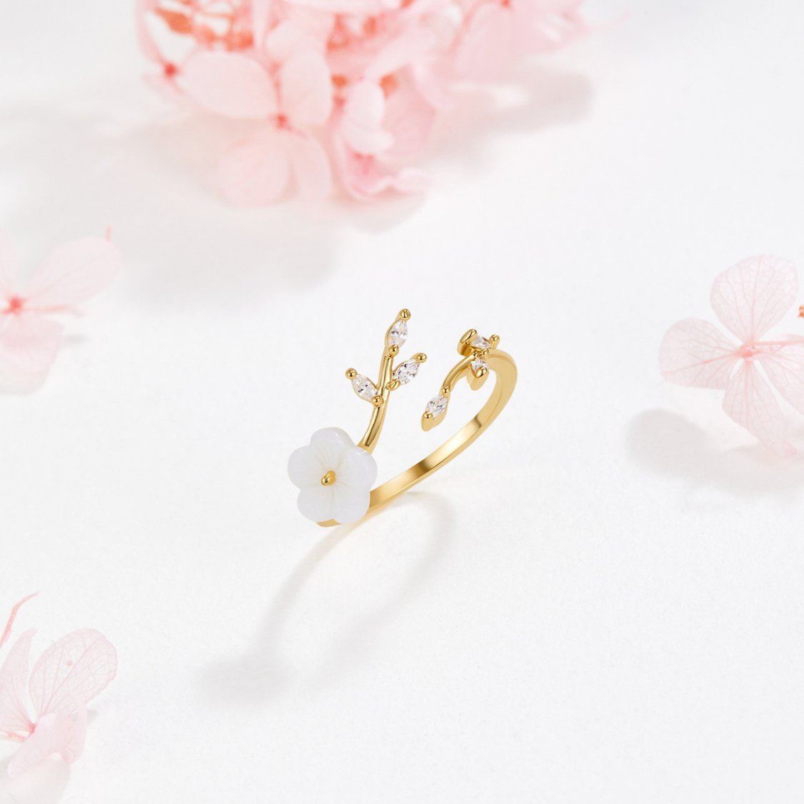 Rizz | White Flower Ring