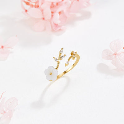 Rizz | White Flower Ring